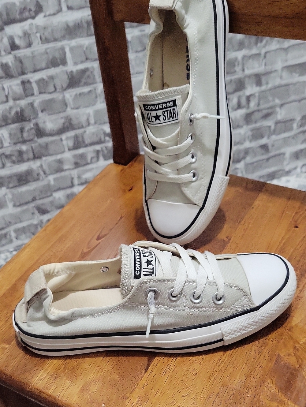 Converse Light Gray Ivory Low Top Canvas Sneakers Easy On Heel, Womens Size 7.5